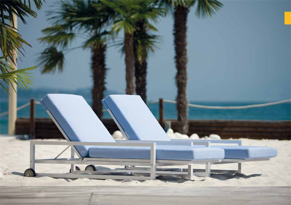Lettini, chaise longue e sdraio in alluminio ed acciaio Lettini, chaise longue e sdraio in alluminio ed acciaio