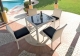 Set da Pranzo Java con Cuscini: 4 Sedie + 1 Tavolo Quadrato con Top in Vetro e base in Wicker