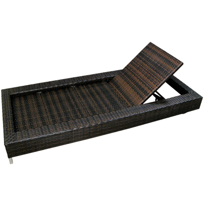 Lettino chaise longue in rattan