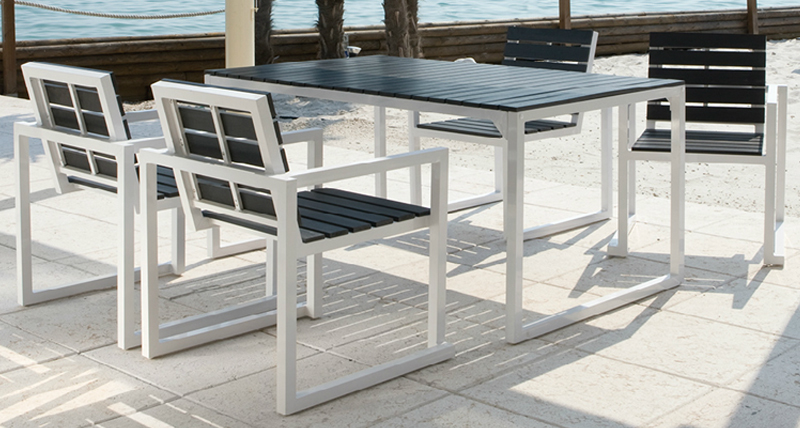 Set da giardino con tavolo e sedie QUICK in alluminio e WPC, con 4 sedie