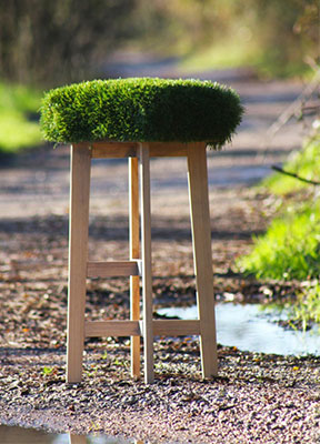 sgabello STOOL rivestito in erba sintetica